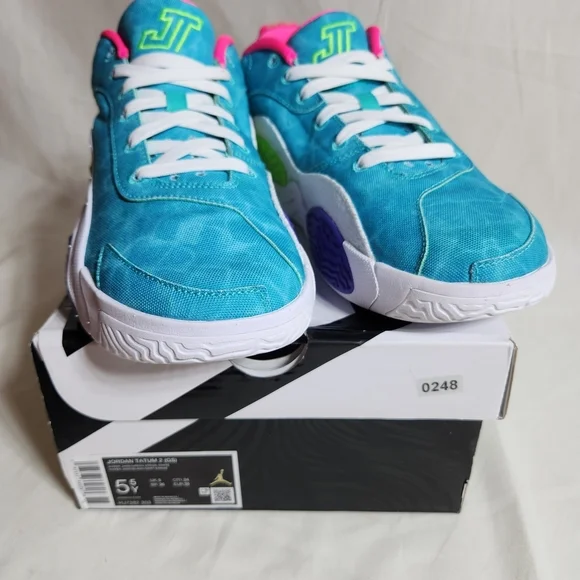 Jordan Kids Sneakers 5.5Y Hyper Jade/Green Strike-white New With Box - Picture 3 of 8